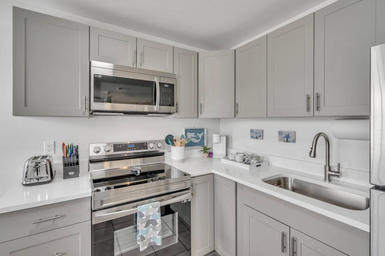 2Bed 1Bath Suite Minutes To Downtown, Beaches, Restaurants, Theaters And More Sarasota Bagian luar foto