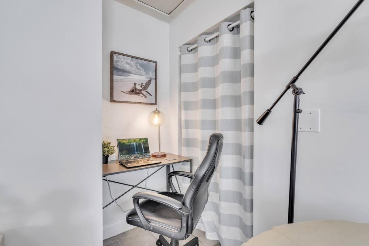 2Bed 1Bath Suite Minutes To Downtown, Beaches, Restaurants, Theaters And More Sarasota Bagian luar foto