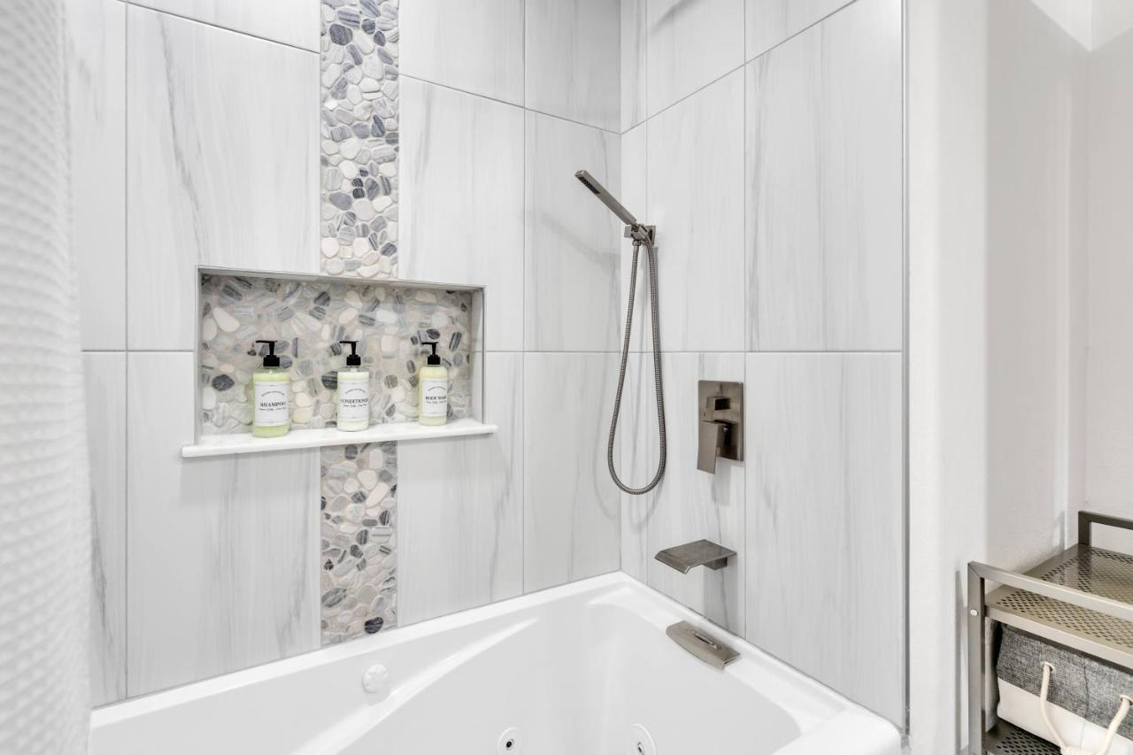 2Bed 1Bath Suite Minutes To Downtown, Beaches, Restaurants, Theaters And More Sarasota Bagian luar foto